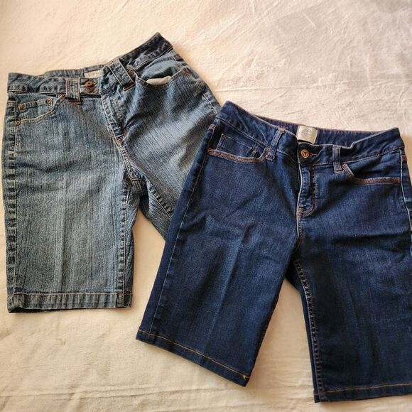 St John's Bay Women's 2 pair of Denim Bermudas Size 8 Petite - Picture 1 of 13